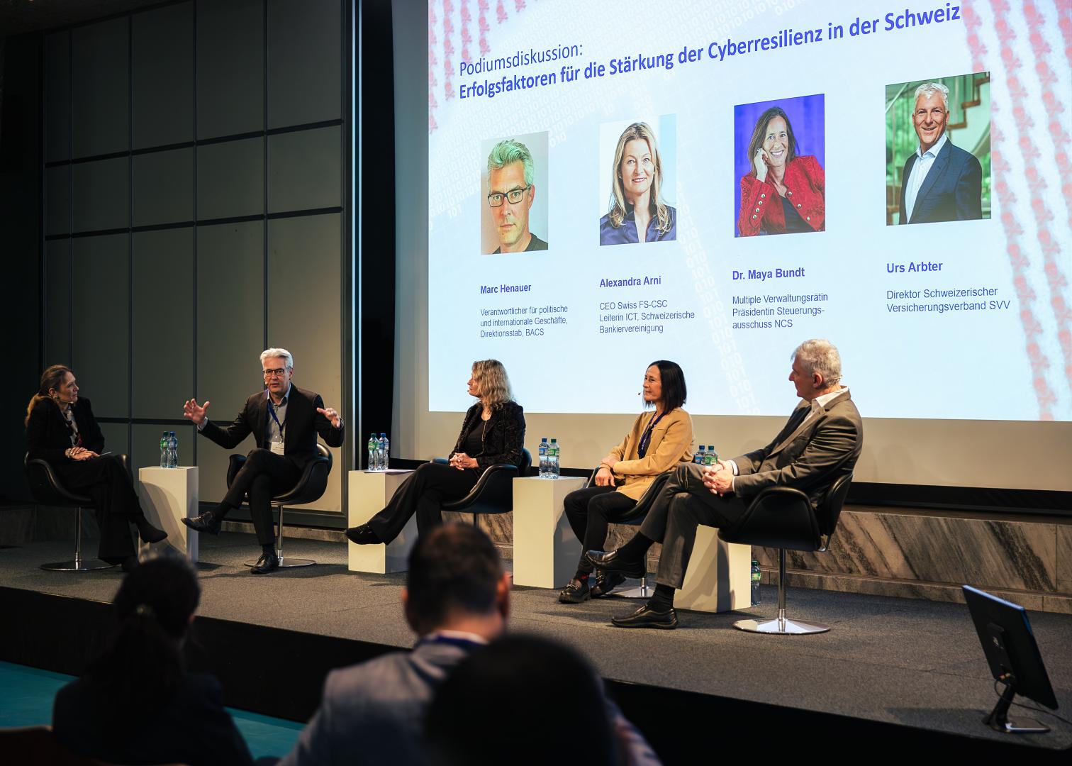 Paneldiskussion Urs Arbter, Maya Bundt, Alexandra Arni und Marc Henauer